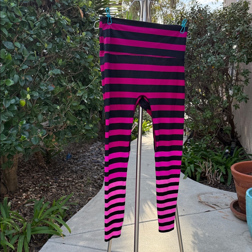 K-DEER Women's Bold Pink and Black Striped Leggings